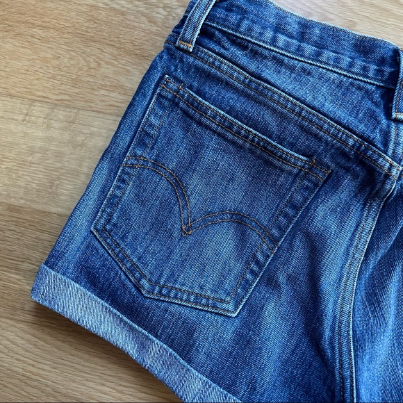 Levi's High Waisted Shorts Size 27 - Picture 11 of 12